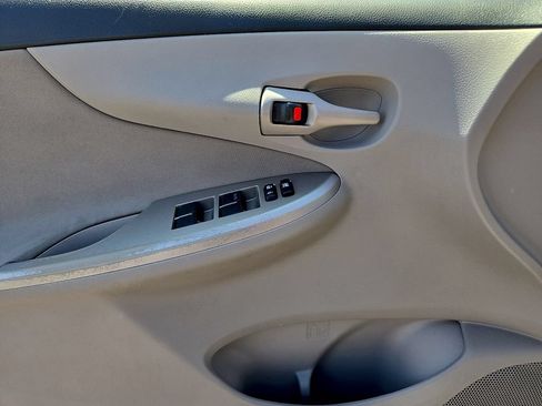 Used 2011 Toyota Corolla LE FWD image 17