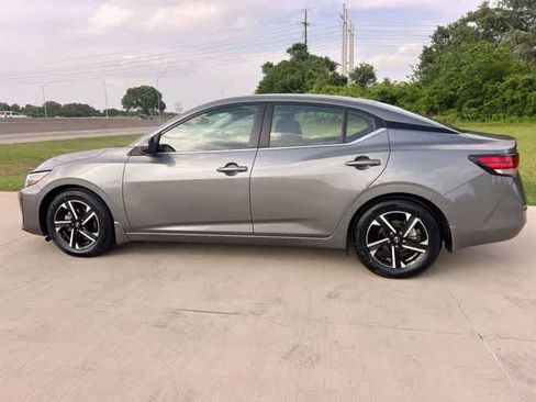 Used 2024 Nissan Sentra SV FWD image 4