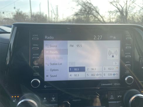 Used 2022 Toyota Highlander XLE image 17