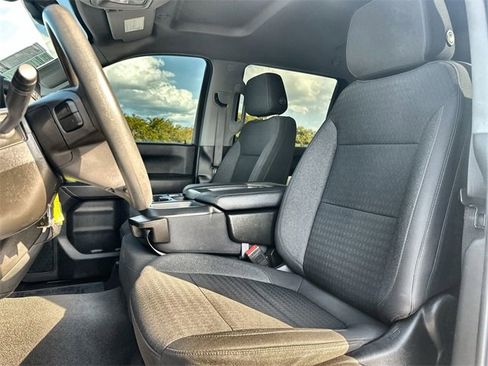 Used 2022 Chevrolet Silverado 2500 Custom w/ Custom Value Package image 13