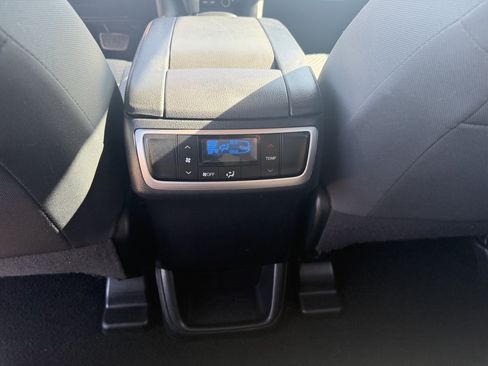Used 2019 Toyota Highlander LE FWD image 20