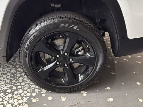 Used 2025 Jeep Grand Cherokee L Altitude image 6