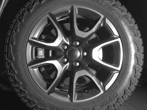 Used 2025 Jeep Compass Trailhawk AWD/4WD image 12