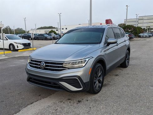 Certified 2023 Volkswagen Tiguan SE image 4