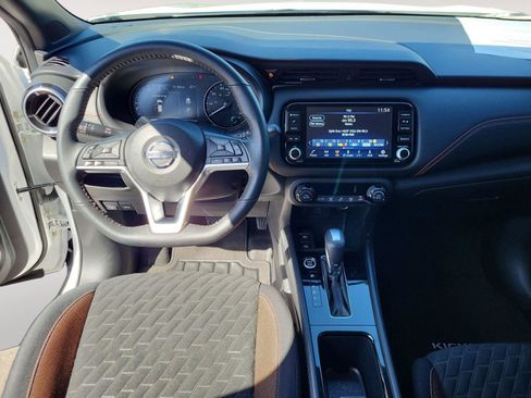 Used 2021 Nissan Kicks SR FWD image 11