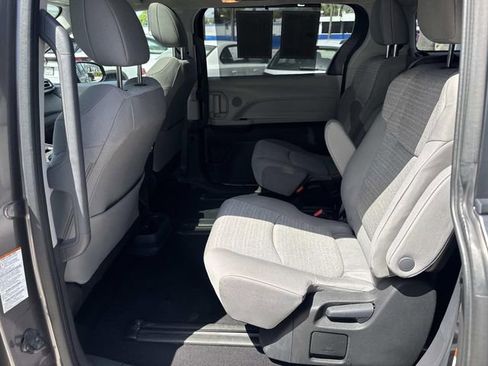 Used 2022 Toyota Sienna LE w/ LE Plus Package AWD/4WD image 8