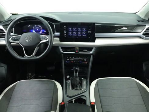 New 2025 Volkswagen Taos SE FWD image 12
