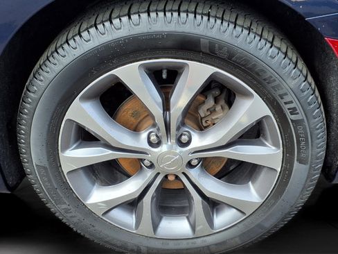 Used 2019 Chrysler Pacifica Limited w/ Tire & Wheel Group FWD image 7