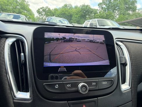 Used 2019 Chevrolet Malibu LT image 11