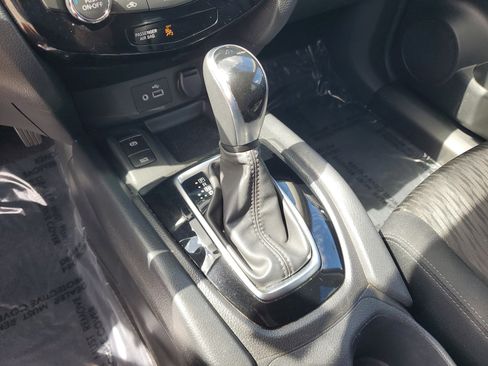 Certified 2020 Nissan Rogue SV w/ Premium Package image 25