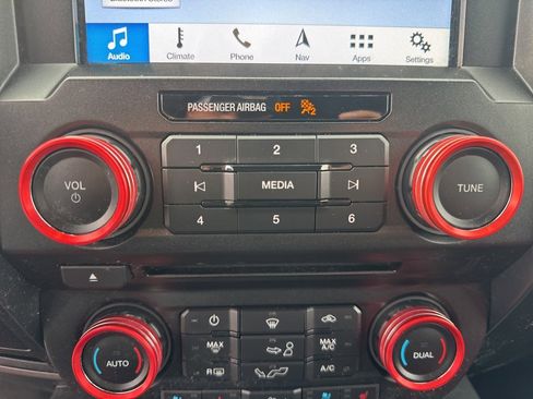 Used 2018 Ford F150 Lariat image 43