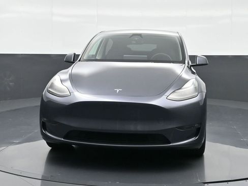 Used 2023 Tesla Model Y 2WD image 6
