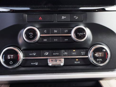 Used 2022 Ford Expedition XLT image 34