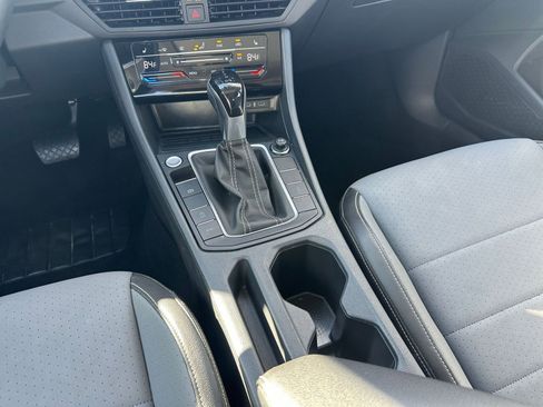 Used 2025 Volkswagen Jetta SE image 40