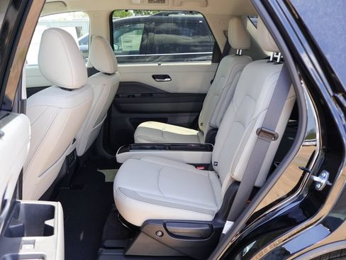 New 2026 Nissan Pathfinder SL FWD image 7