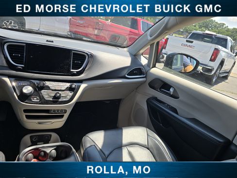 Used 2021 Chrysler Pacifica Touring-L FWD image 23
