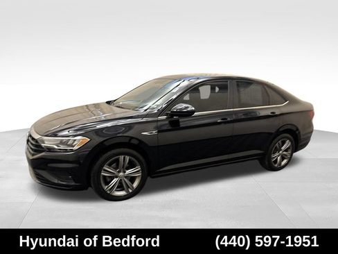 Used 2019 Volkswagen Jetta R-Line w/ R-Line Cold Weather Package FWD image 9