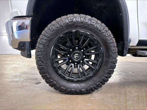 Used 2021 Chevrolet Silverado 2500 LT w/ Convenience Package AWD/4WD image 11