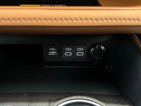 New 2026 Toyota Highlander Platinum image 27