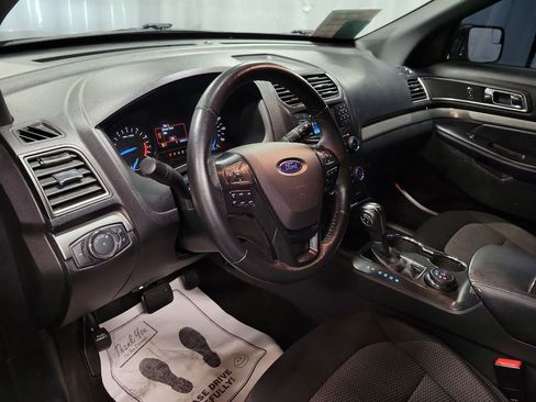 Used 2018 Ford Explorer XLT image 15