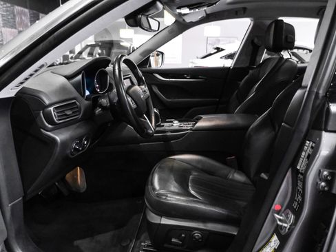 Used 2017 Maserati Levante AWD/4WD image 4