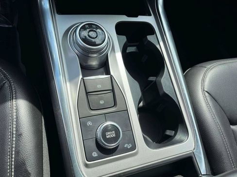 Used 2020 Ford Explorer XLT w/ Equipment Group 202A AWD/4WD image 21