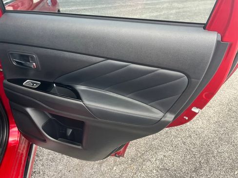 Used 2018 Mitsubishi Outlander GT image 25