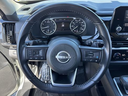 Used 2024 Nissan Pathfinder SV FWD image 27
