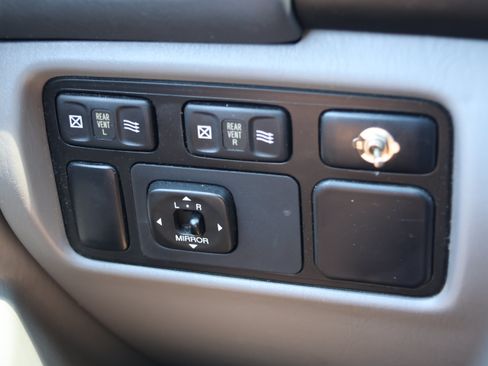Used 2001 Toyota Land Cruiser AWD/4WD image 15