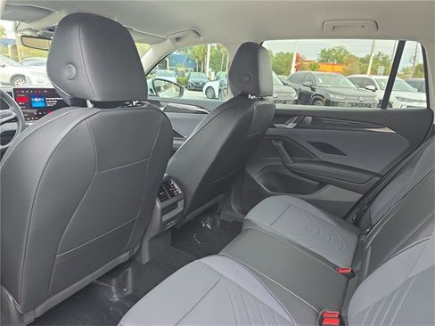 New 2026 Volkswagen Tiguan SE image 9