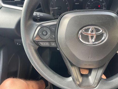 Used 2025 Toyota Corolla LE FWD image 13