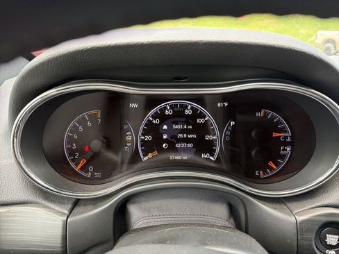 Used 2022 Jeep Grand Cherokee Laredo X RWD image 15