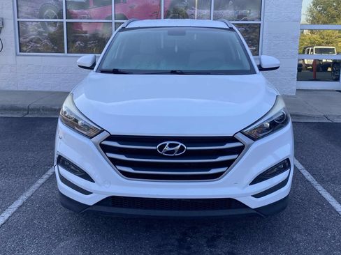 Used 2017 Hyundai Tucson SE w/ SE Popular Package 02 FWD image 2