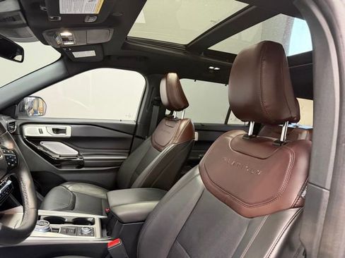 Used 2023 Ford Explorer Platinum w/ Technology Package AWD/4WD image 17
