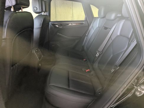 Used 2025 Porsche Macan image 25