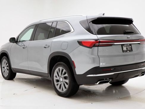 Used 2025 Buick Enclave Preferred image 6