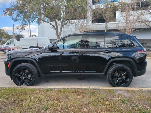 Certified 2023 Jeep Grand Cherokee Altitude image 8