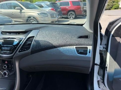 Used 2016 Hyundai Elantra SE FWD image 28