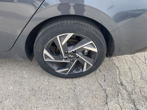 Used 2025 Hyundai Elantra SEL image 31