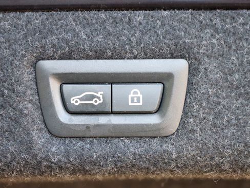 Used 2018 BMW 530i xDrive image 25