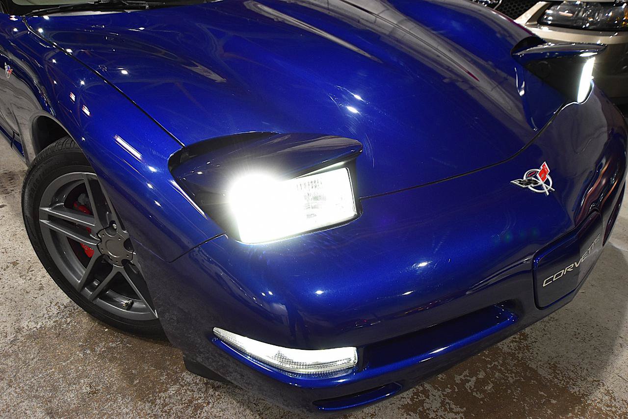 Used 2004 Chevrolet Corvette Coupe w/ Preferred Equipment Group RWD image 3