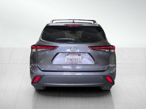 Used 2023 Toyota Highlander XLE FWD image 6