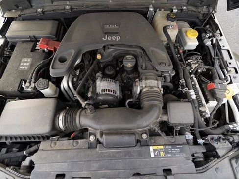 Used 2019 Jeep Wrangler Unlimited Sahara w/ Quick Order Package 24M Moab image 10