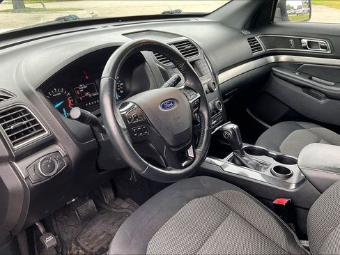 Used 2018 Ford Explorer XLT FWD image 12