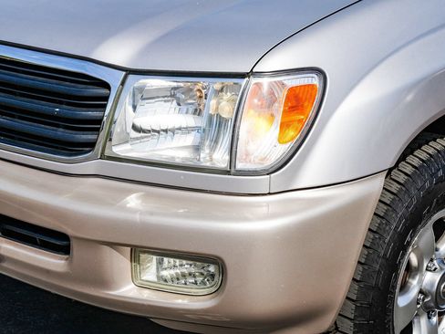 Used 2001 Toyota Land Cruiser AWD/4WD image 8