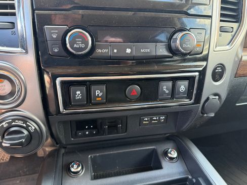 Used 2019 Nissan Titan Platinum Reserve AWD/4WD image 15