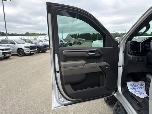 Used 2022 Chevrolet Silverado 1500 ZR2 w/ Technology Package AWD/4WD image 21