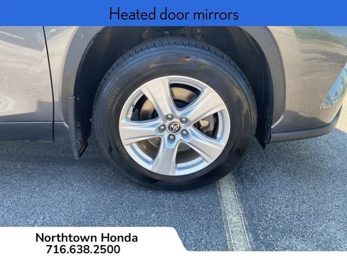 Used 2023 Toyota Highlander L AWD/4WD image 11