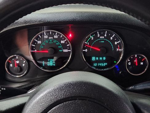Used 2015 Jeep Wrangler Unlimited Sahara w/ Max Tow Package AWD/4WD image 35