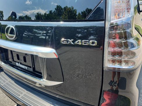 Used 2023 Lexus GX 460 Luxury w/ Accessory Package AWD/4WD image 4